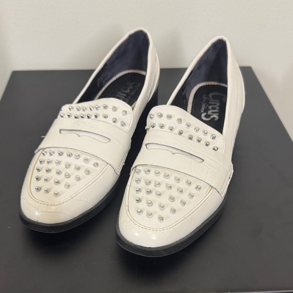 Circus Sam Edelman Size 6.5 Stylish White Studded Loafers Croc embossed Leather